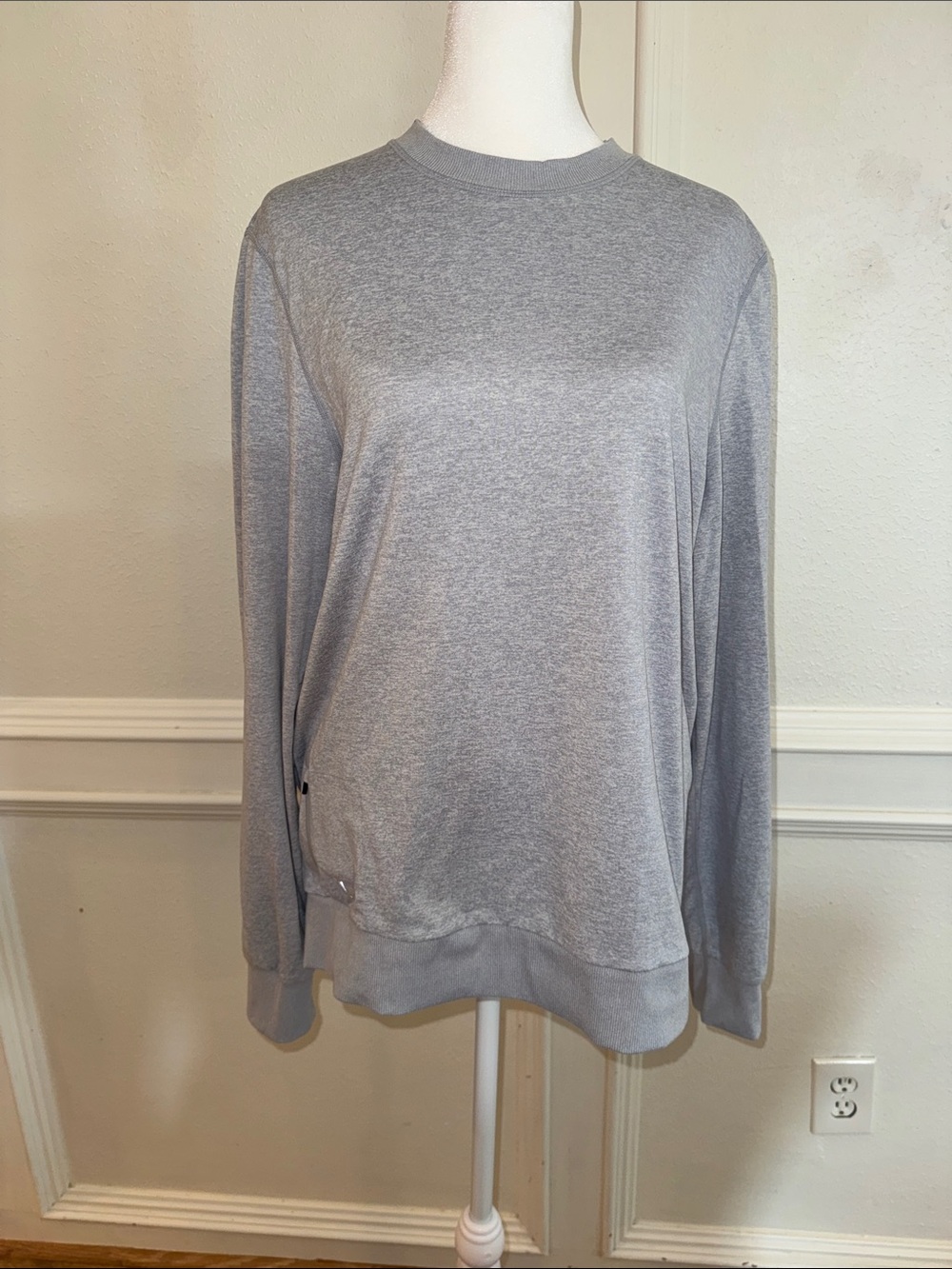 Vuori Men's Crewneck Sweatshirt in Light Gray